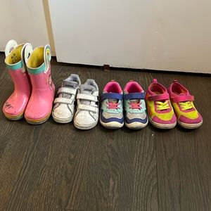 4 pairs of toddler shoes